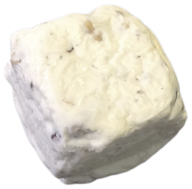 Queso de cabra de pasta blanda o un tipo de queso artesanal Blanco. de nuez